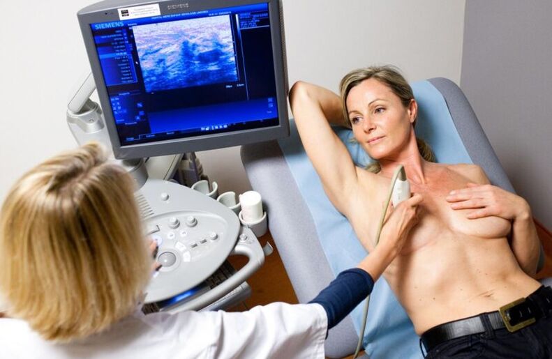 Ecografia delle ghiandole mammarie prima dell'aumento del seno con acido ialuronico