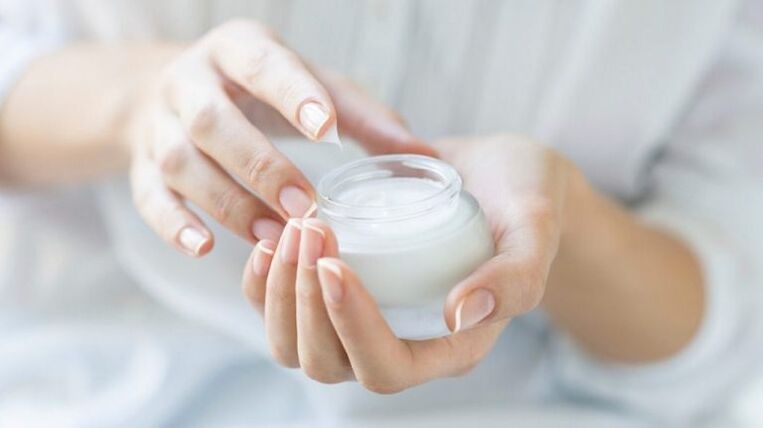 Maschera per una pelle del seno soda e bella